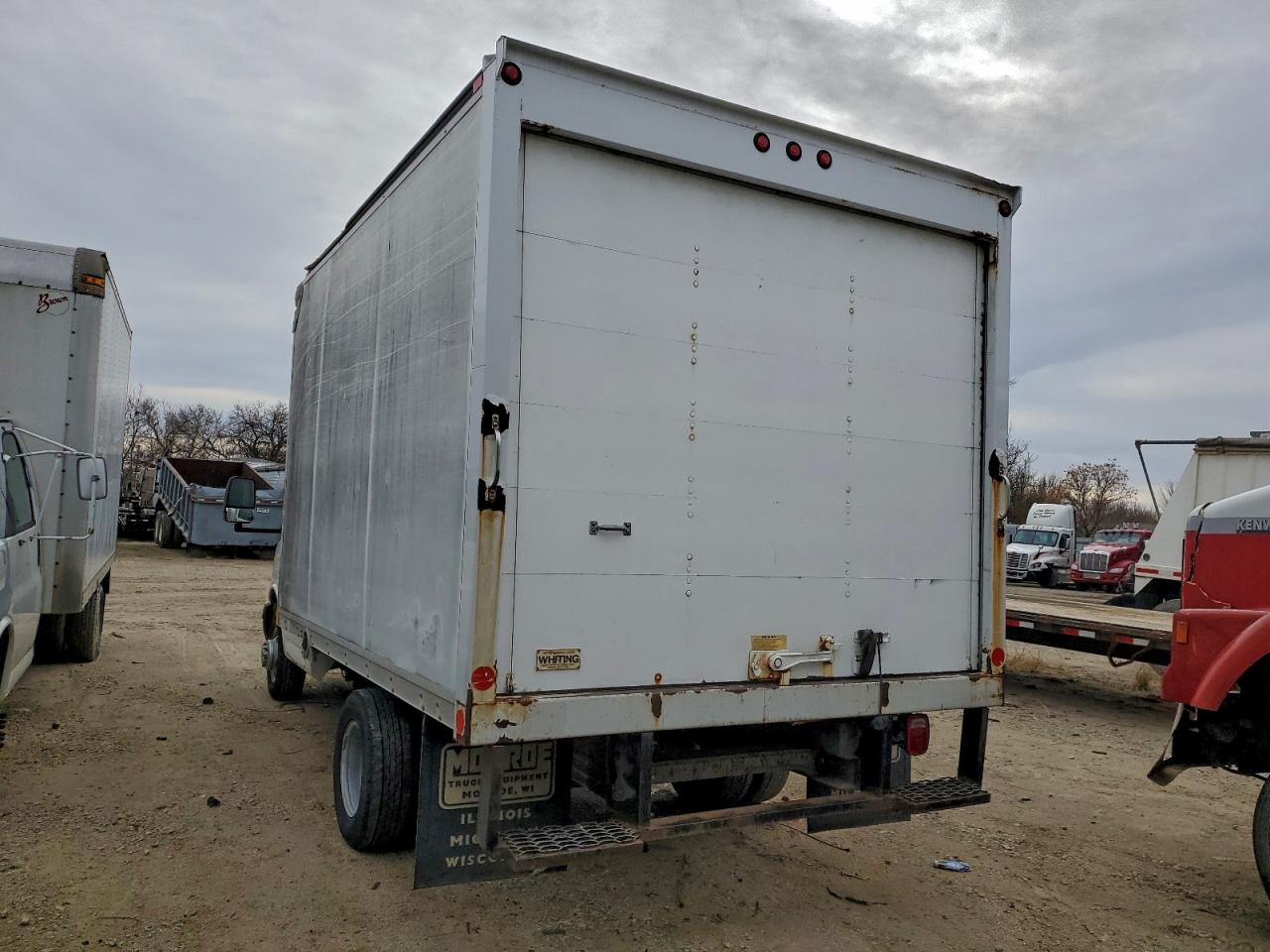 GMC Savana Cutaway G3500 Image 3