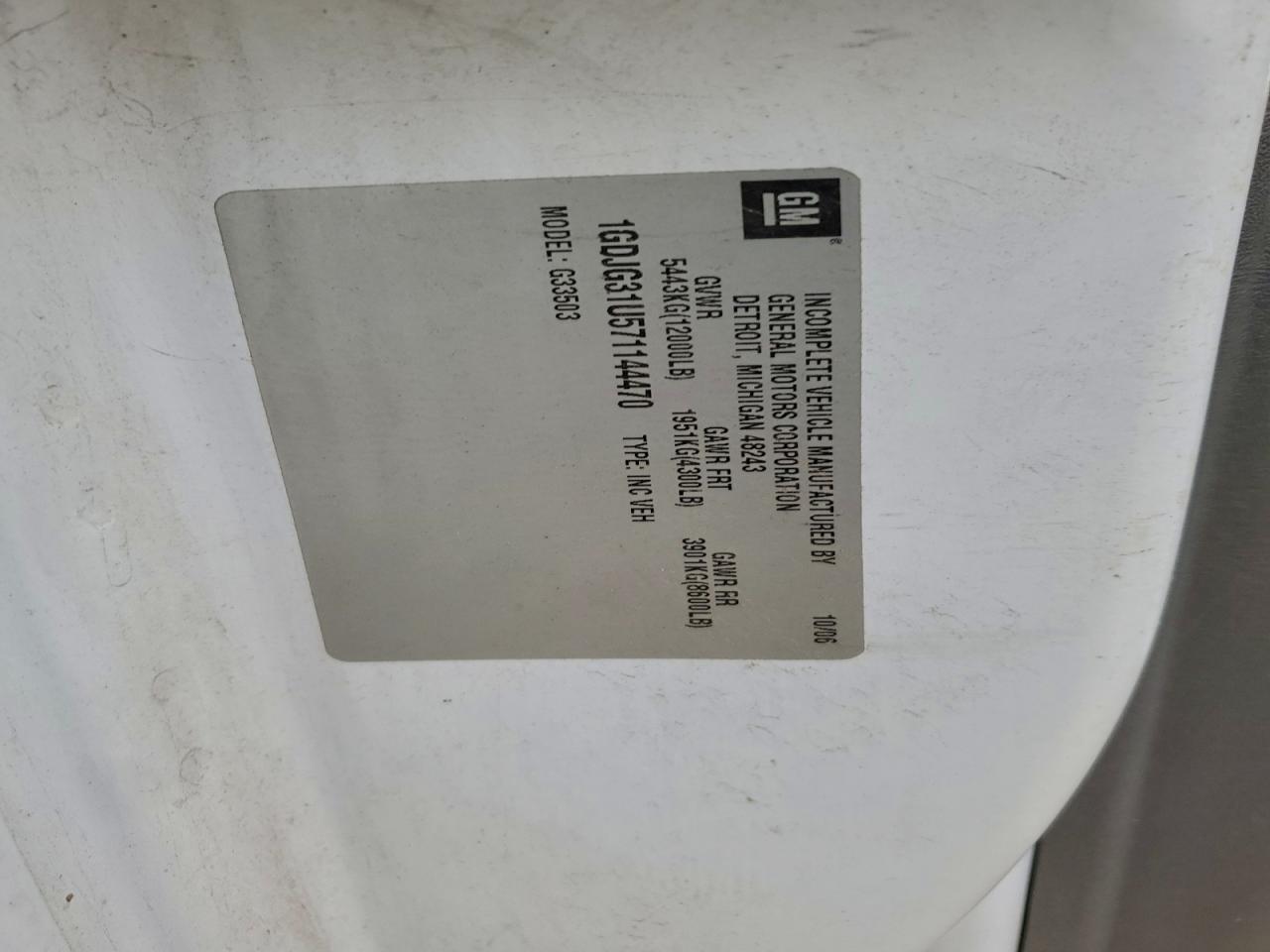 GMC Savana Cutaway G3500 Image 7