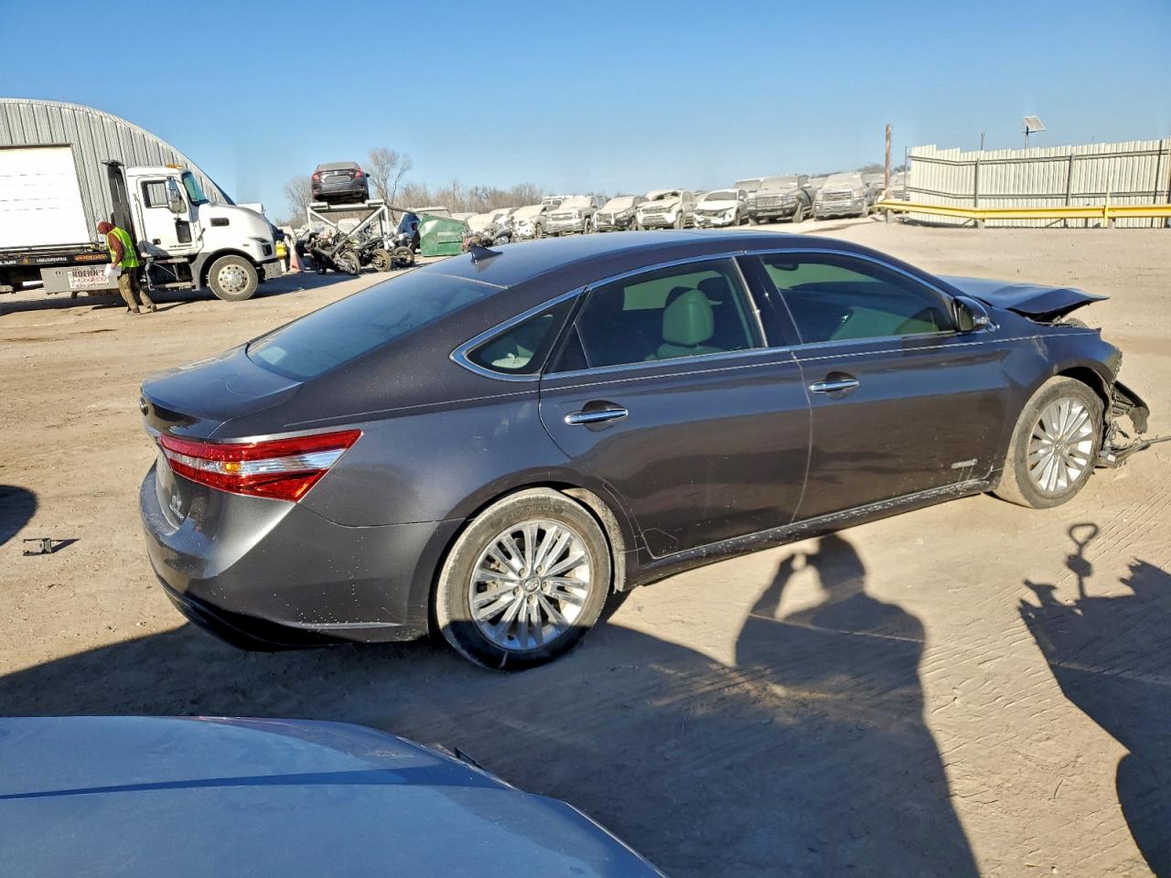 Toyota Avalon Hybrid Image 3
