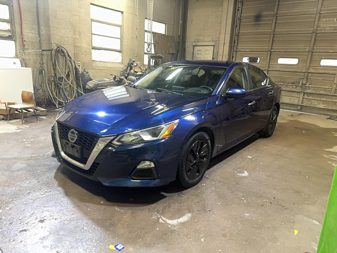 Nissan Altima S Image 9