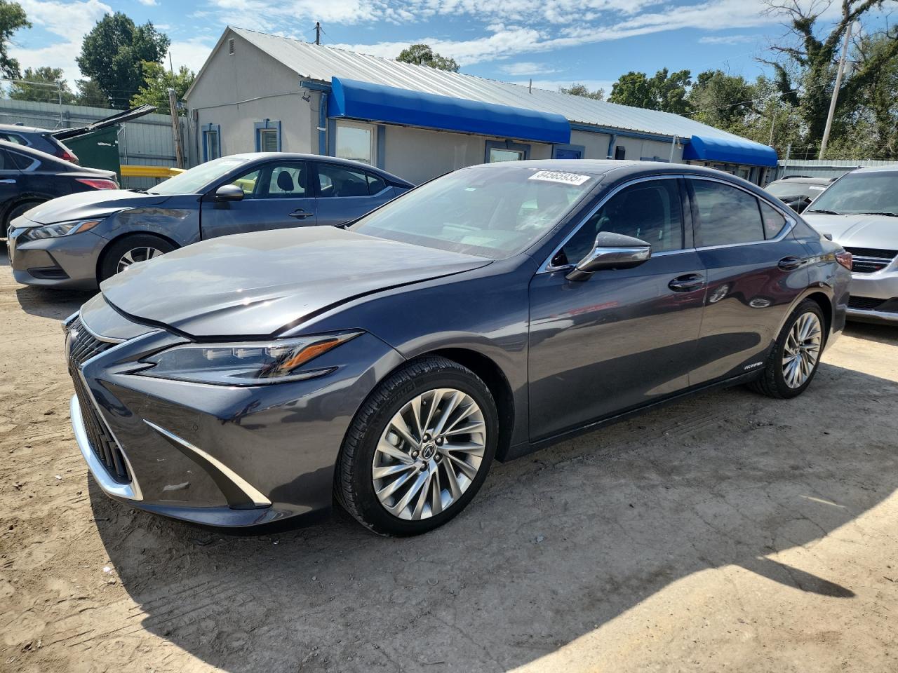 Lexus Es 300h Base Image 1