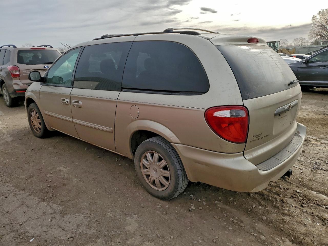 Chrysler Minivan Touring Image 12