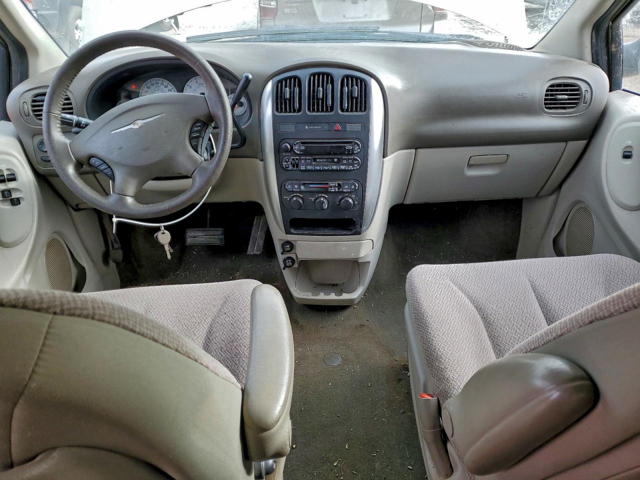 Chrysler Minivan Touring Image 4