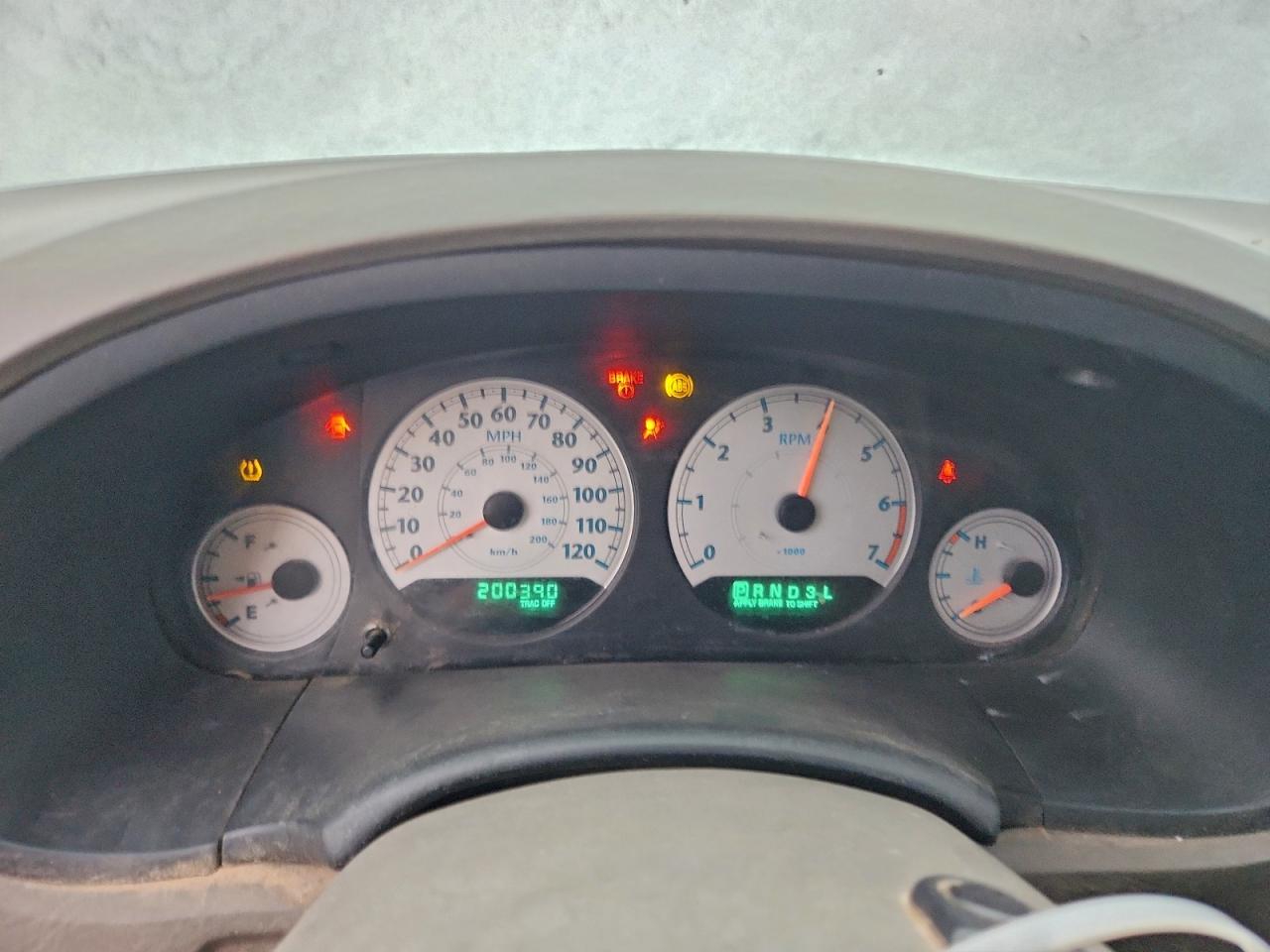 Chrysler Minivan Touring Image 13