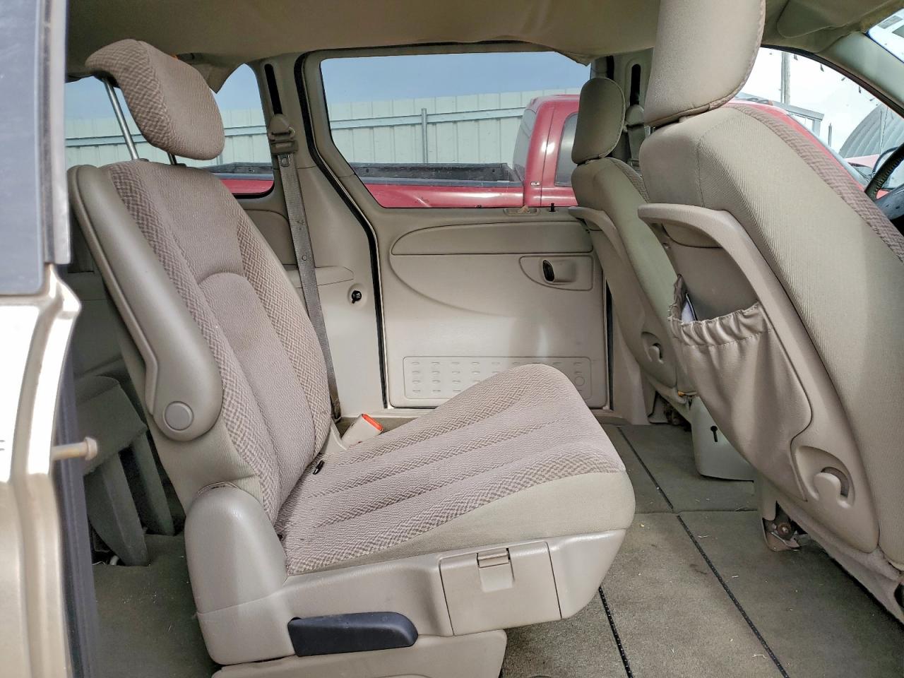 Chrysler Minivan Touring Image 6