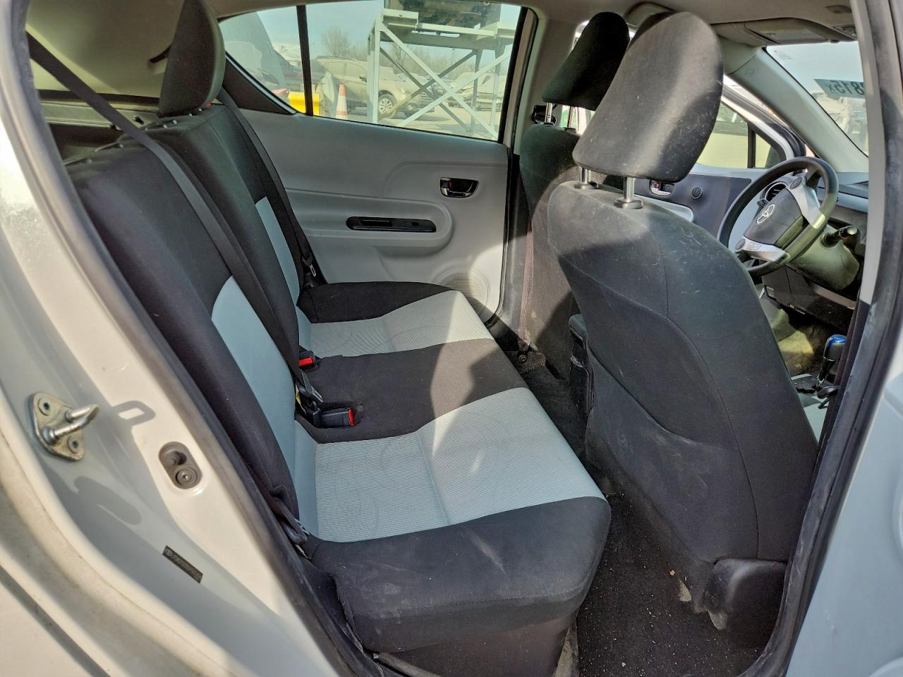 Toyota Prius Image 12