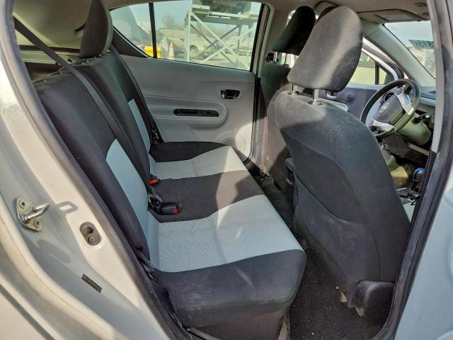 Toyota Prius Image 12