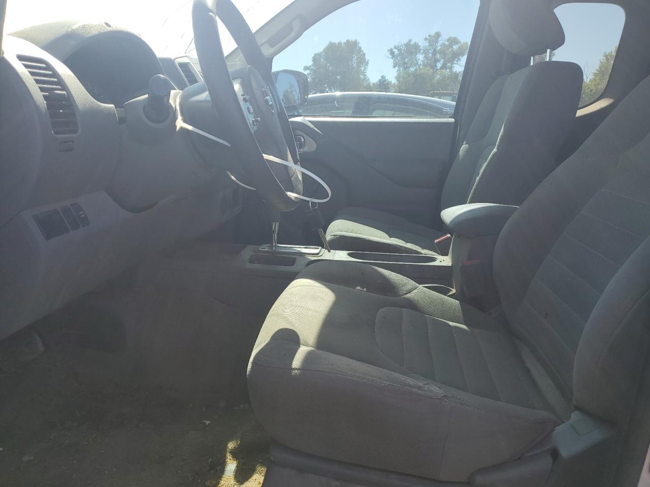 Nissan Frontier S Image 9