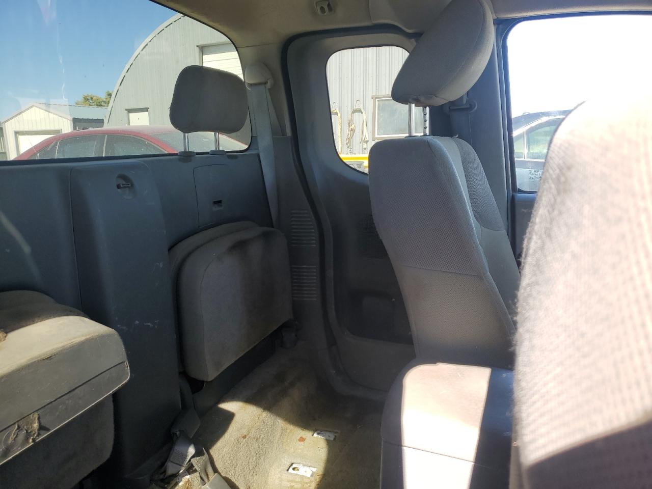 Nissan Frontier S Image 8