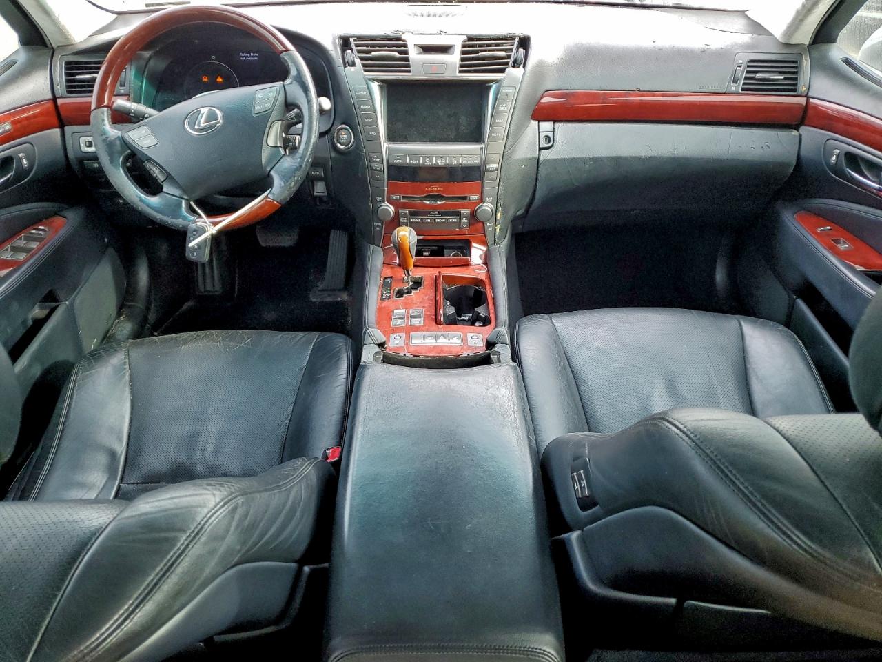 Lexus LS 460l Image 11