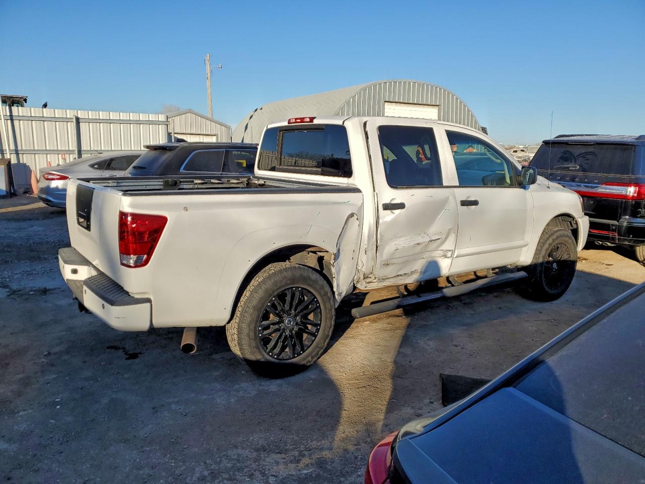 Nissan Titan Xe Image 2