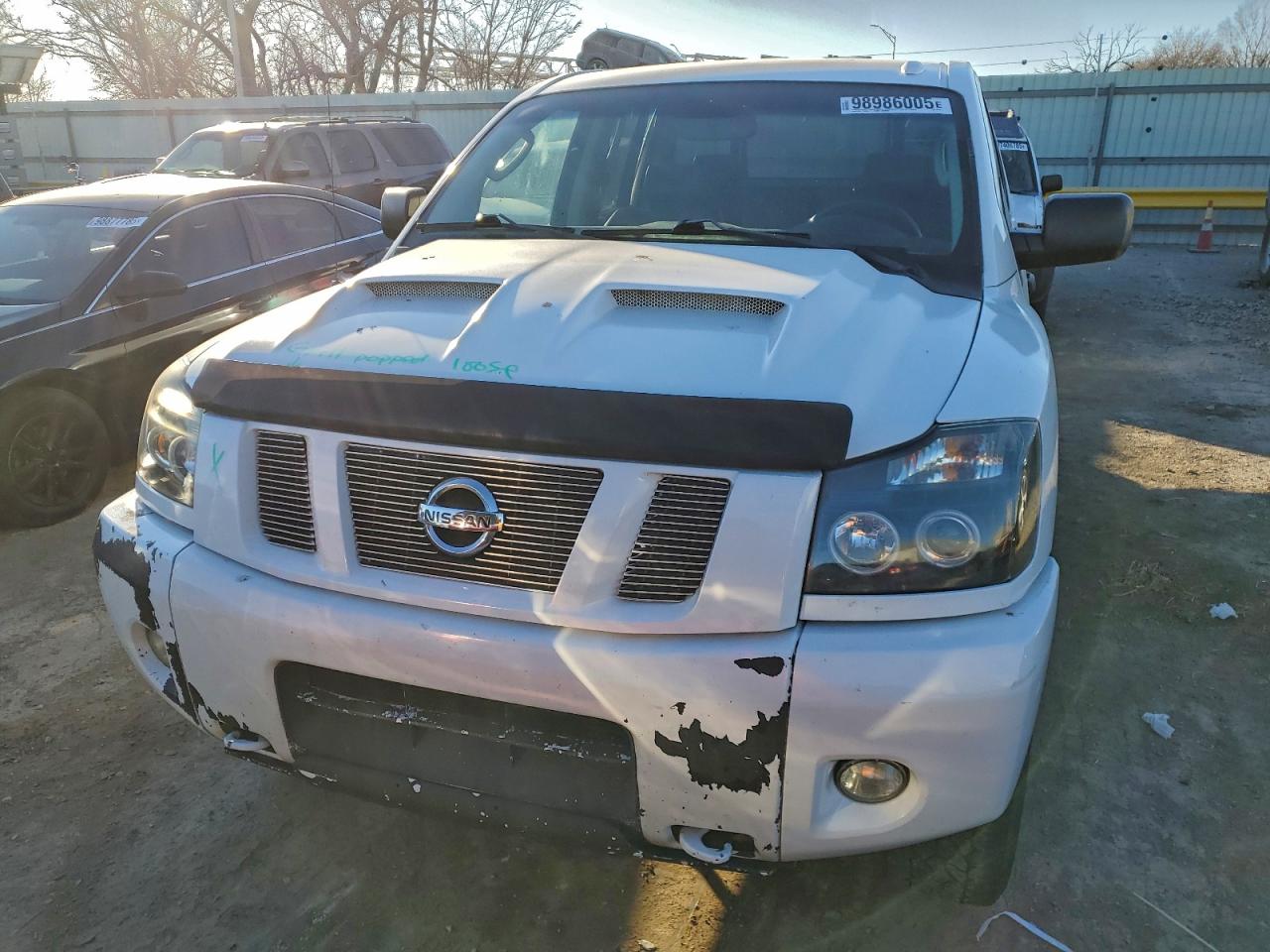 Nissan Titan Xe Image 3