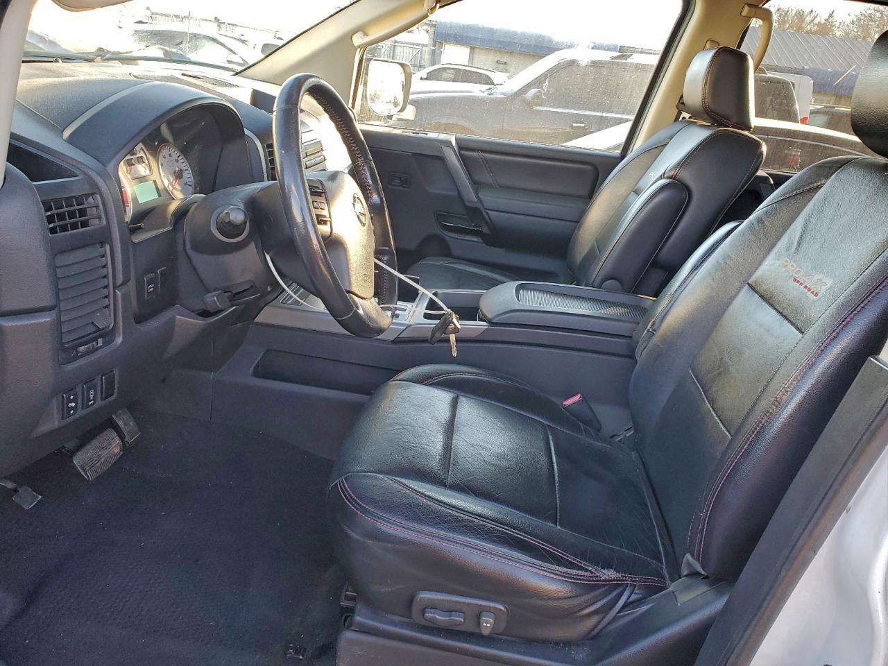 Nissan Titan Xe Image 6