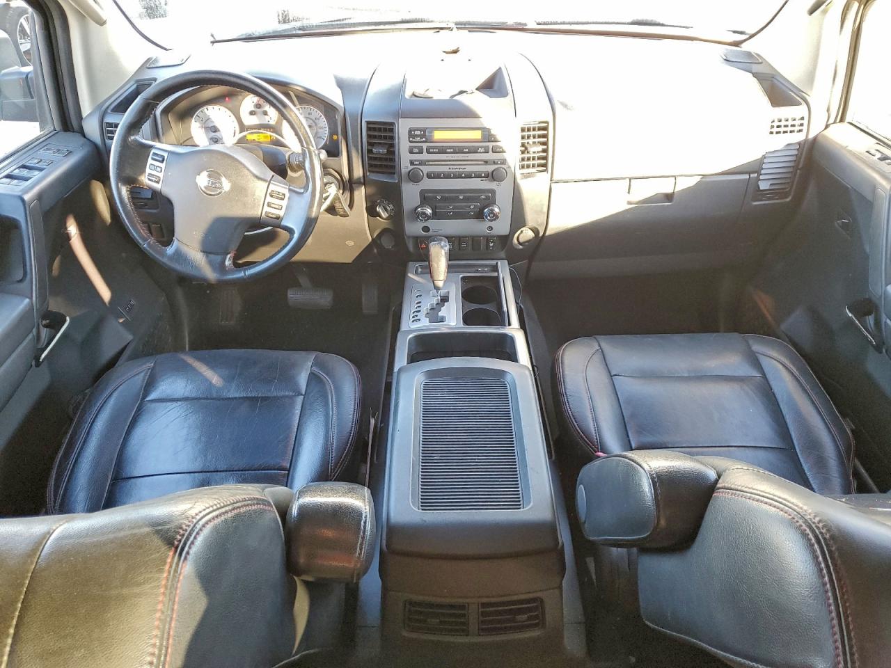 Nissan Titan Xe Image 7