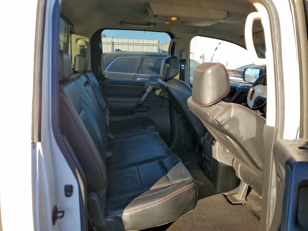 Nissan Titan Xe Image 11