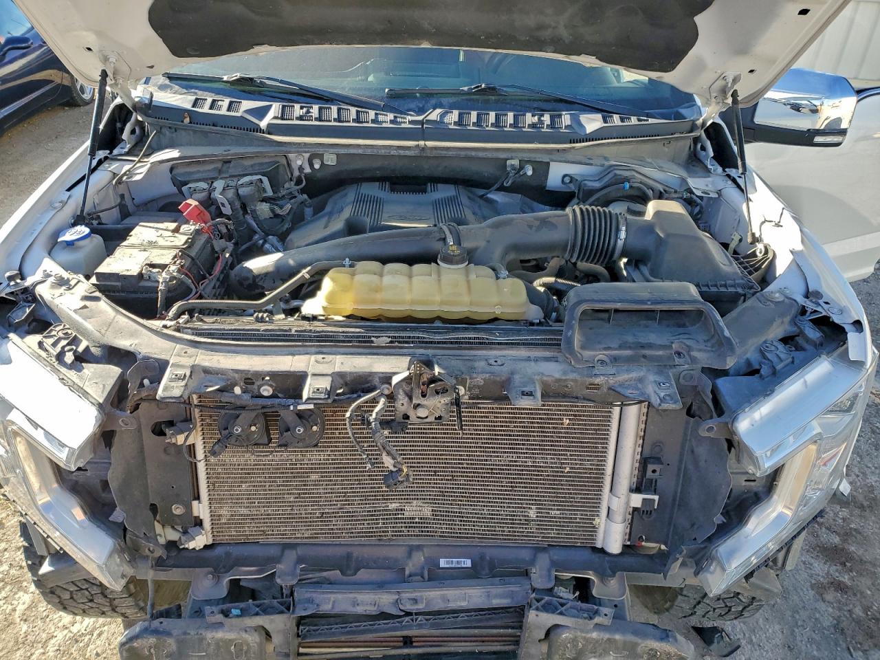 Ford F-150 Supercrew Image 13