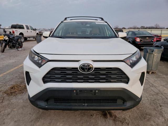 Toyota RAV4 Le Image 4