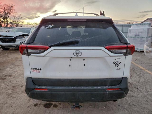 Toyota RAV4 Le Image 3