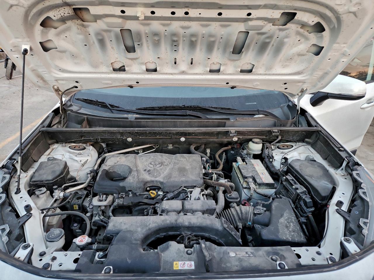 Toyota RAV4 Le Image 11