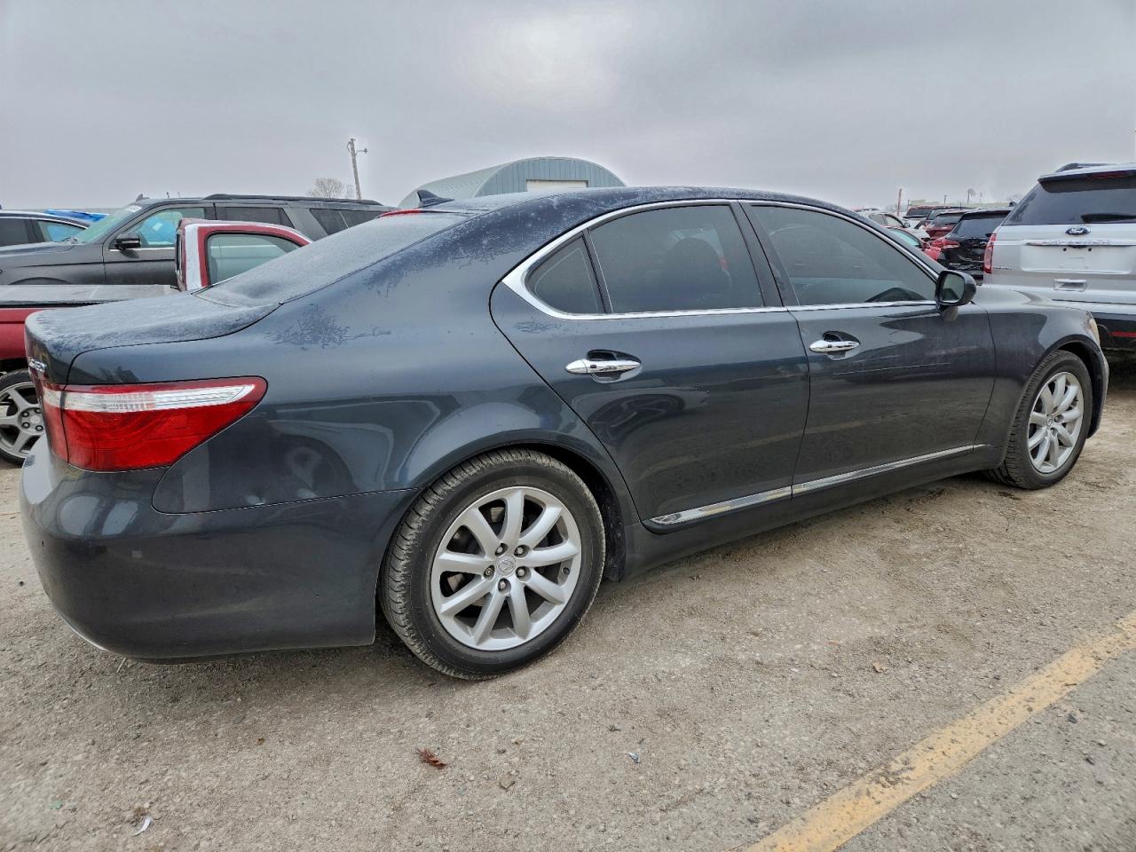 Lexus LS 460 Image 10