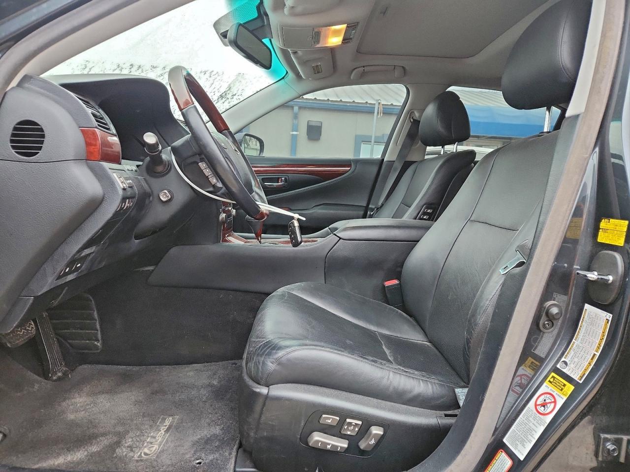 Lexus LS 460 Image 11