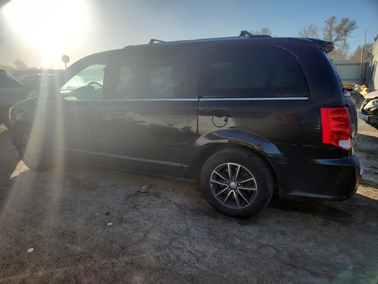 Dodge Caravan Sxt Image 3