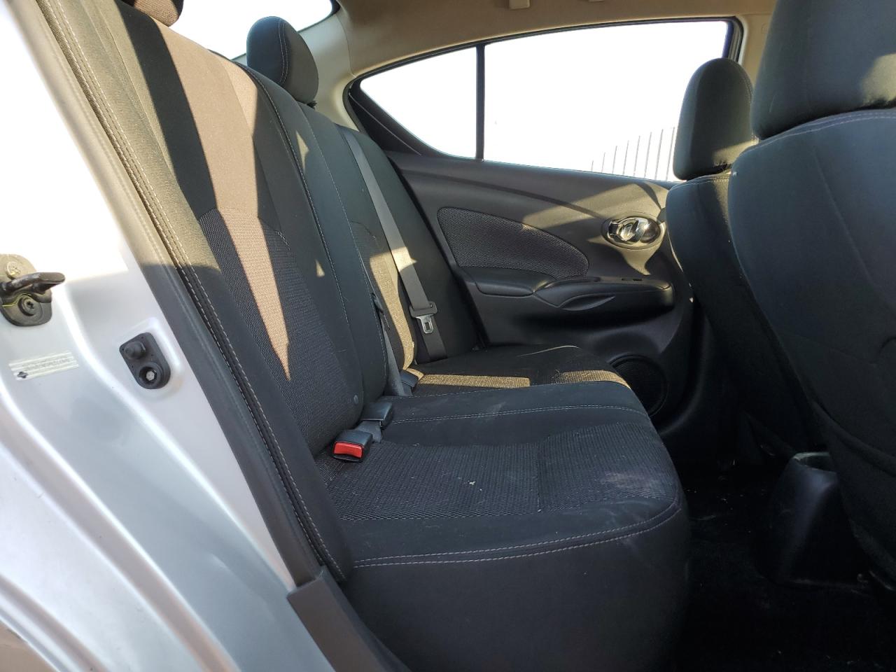 Nissan Versa S Image 10