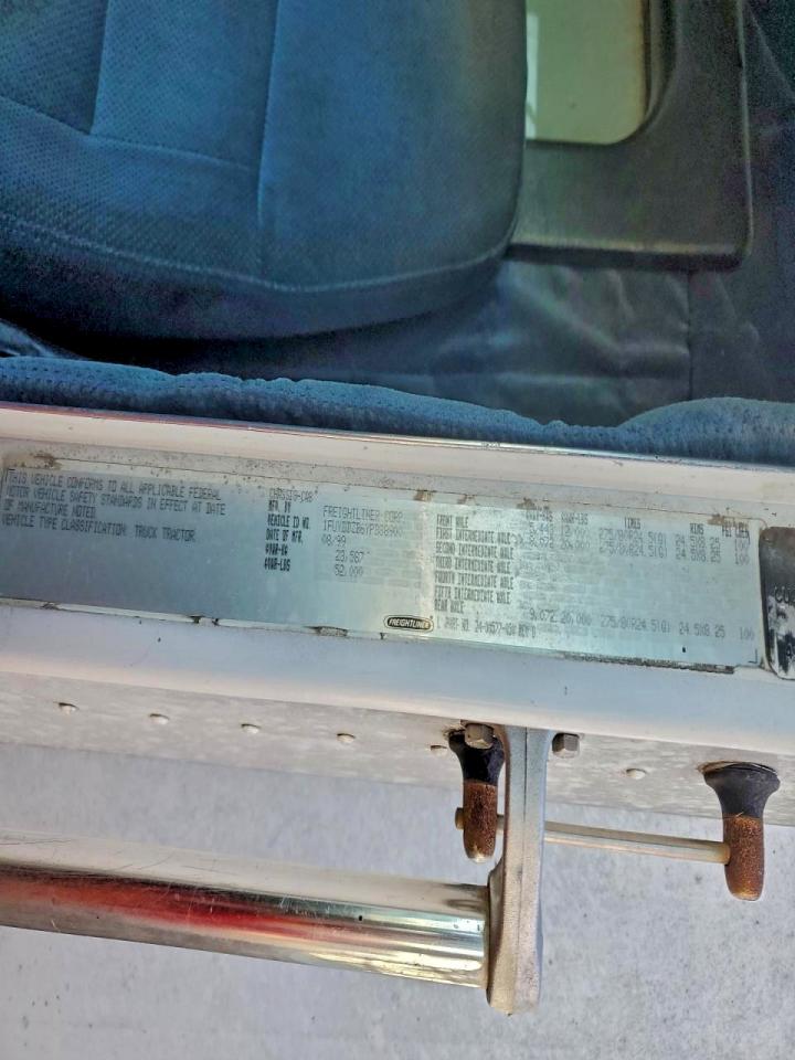 Freightliner Convention Fld120 Image 10