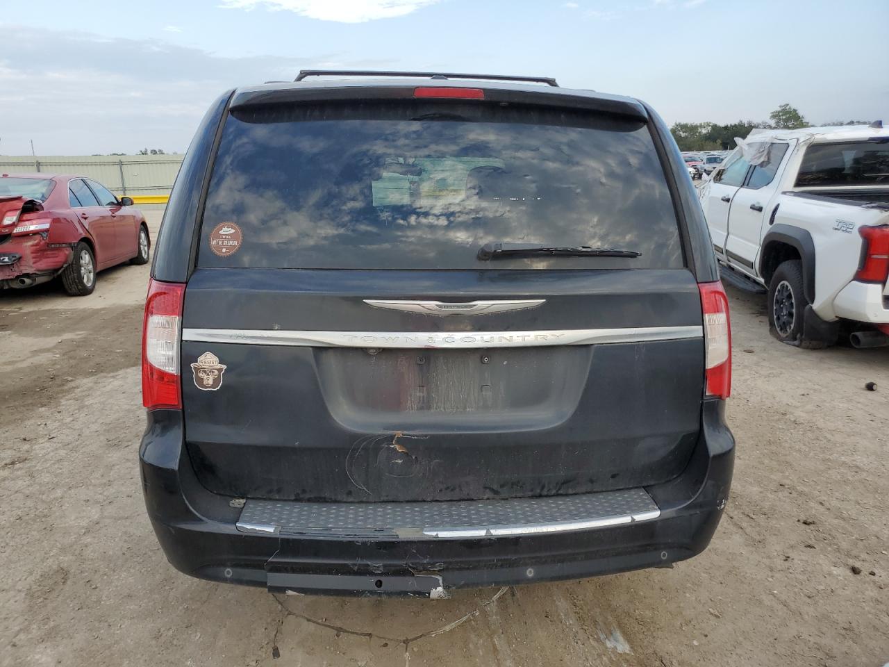 Chrysler Minivan Touring L Image 9