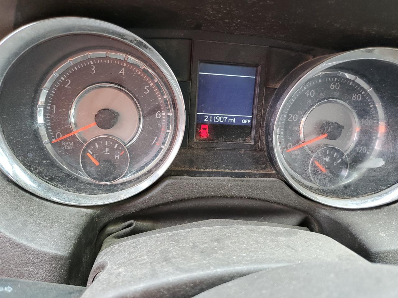 Chrysler Minivan Touring L Image 7