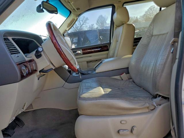 Lincoln Navigator Image 6