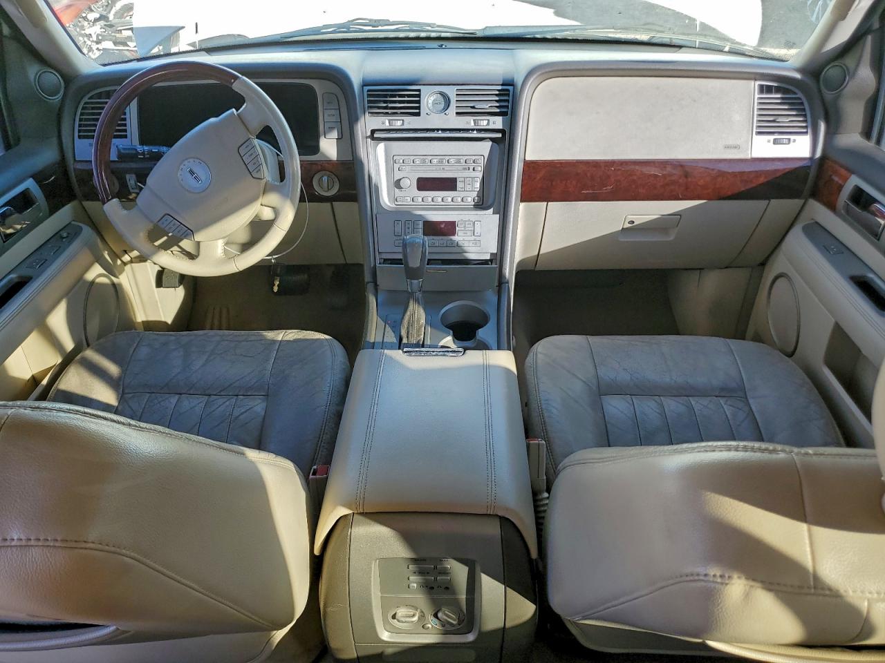 Lincoln Navigator Image 12