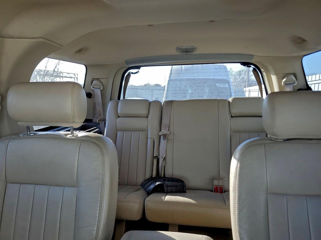 Lincoln Navigator Image 11