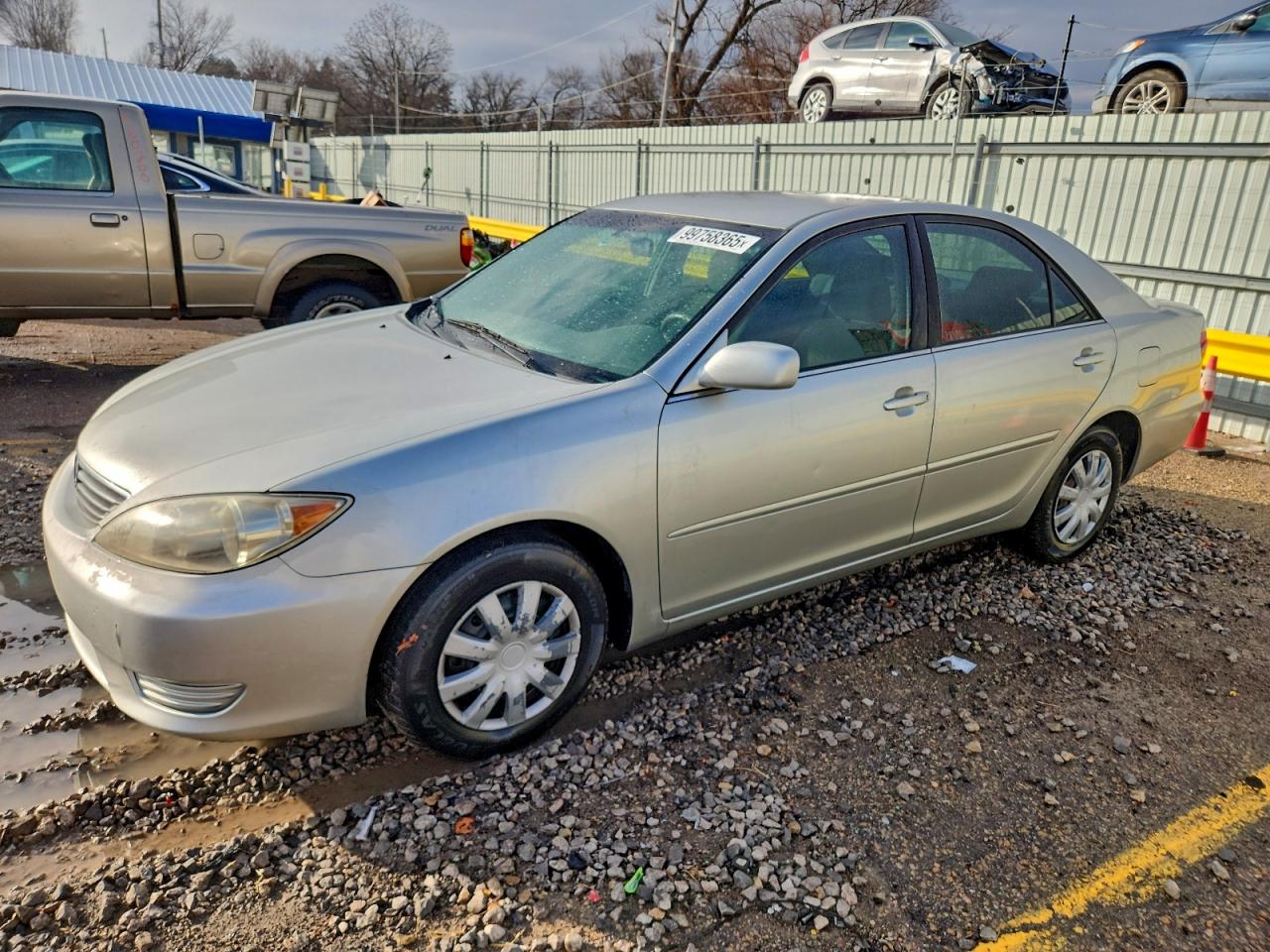 Toyota Camry Le Image 1