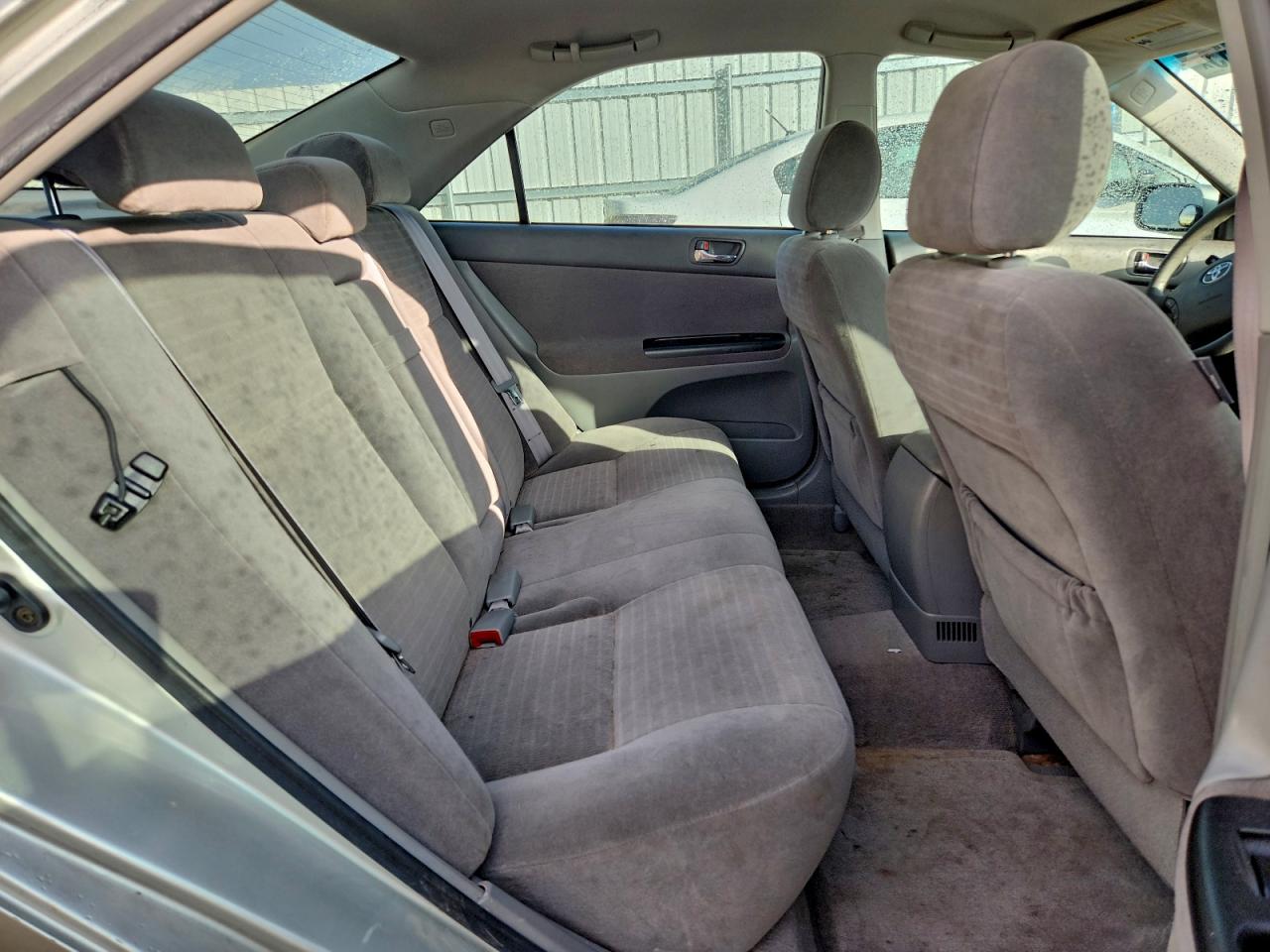 Toyota Camry Le Image 12