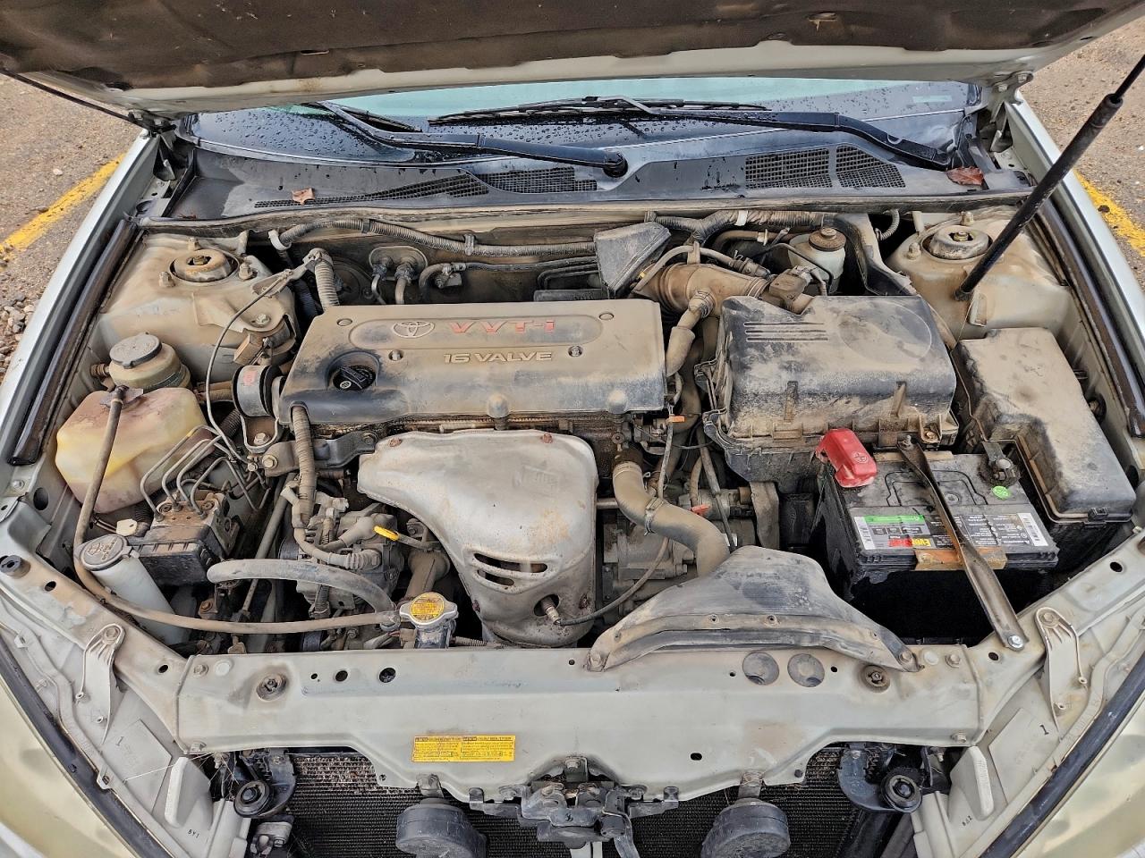 Toyota Camry Le Image 9