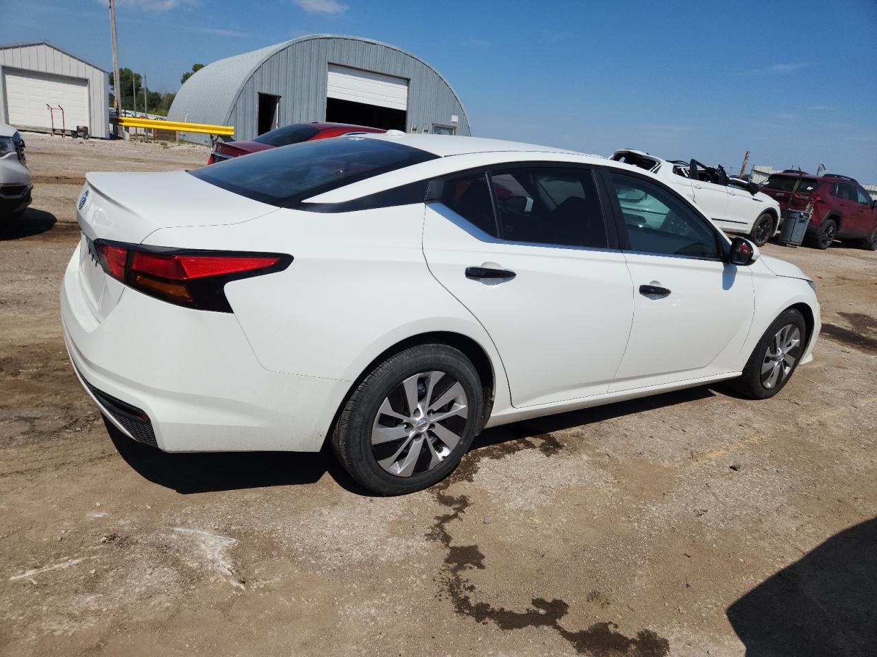 Nissan Altima S Image 2