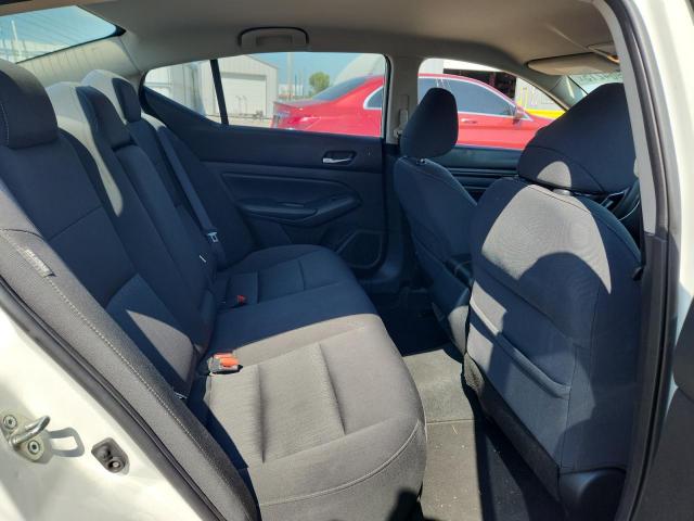 Nissan Altima S Image 7