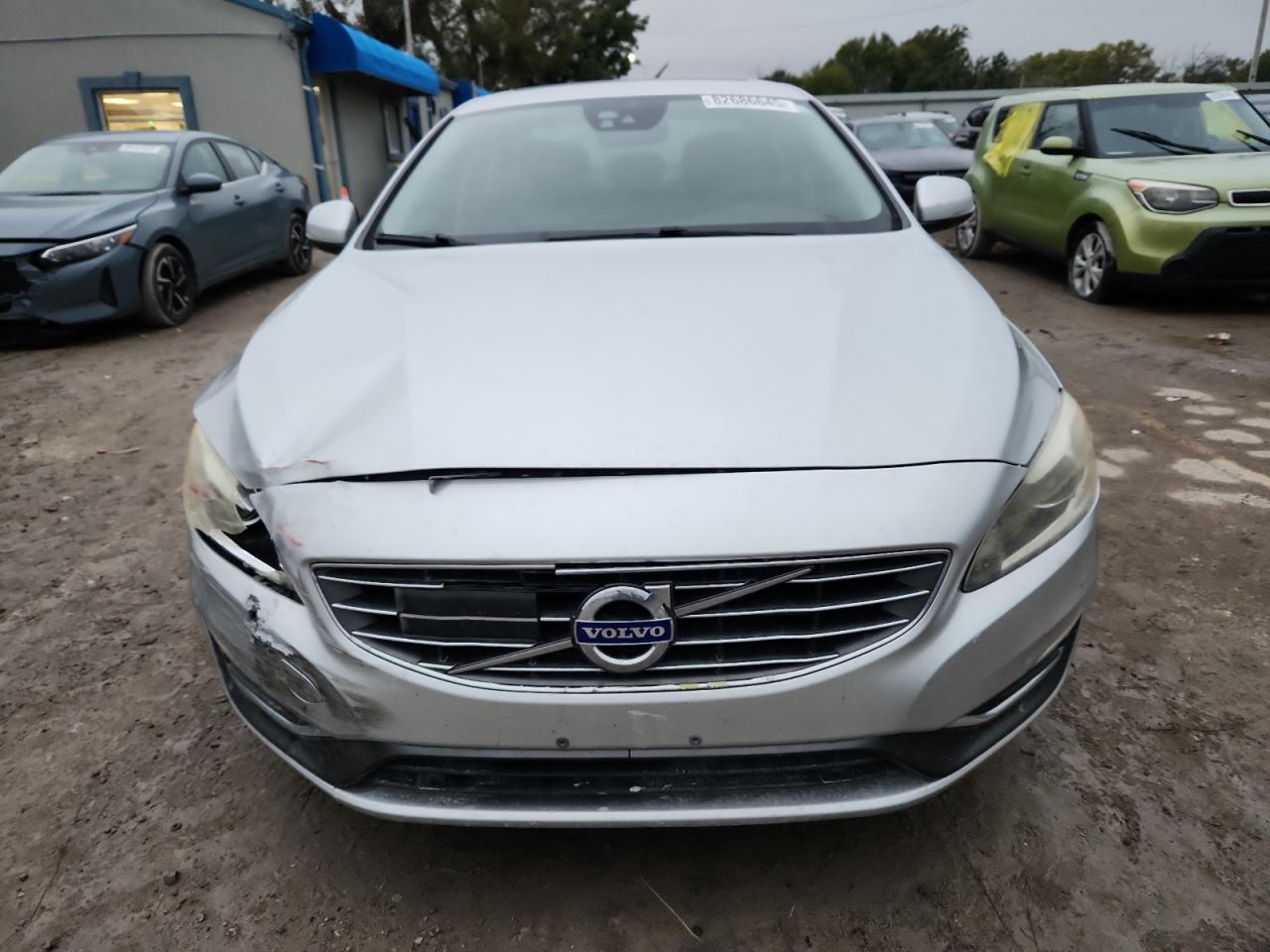 Volvo S60 Platinum Image 2