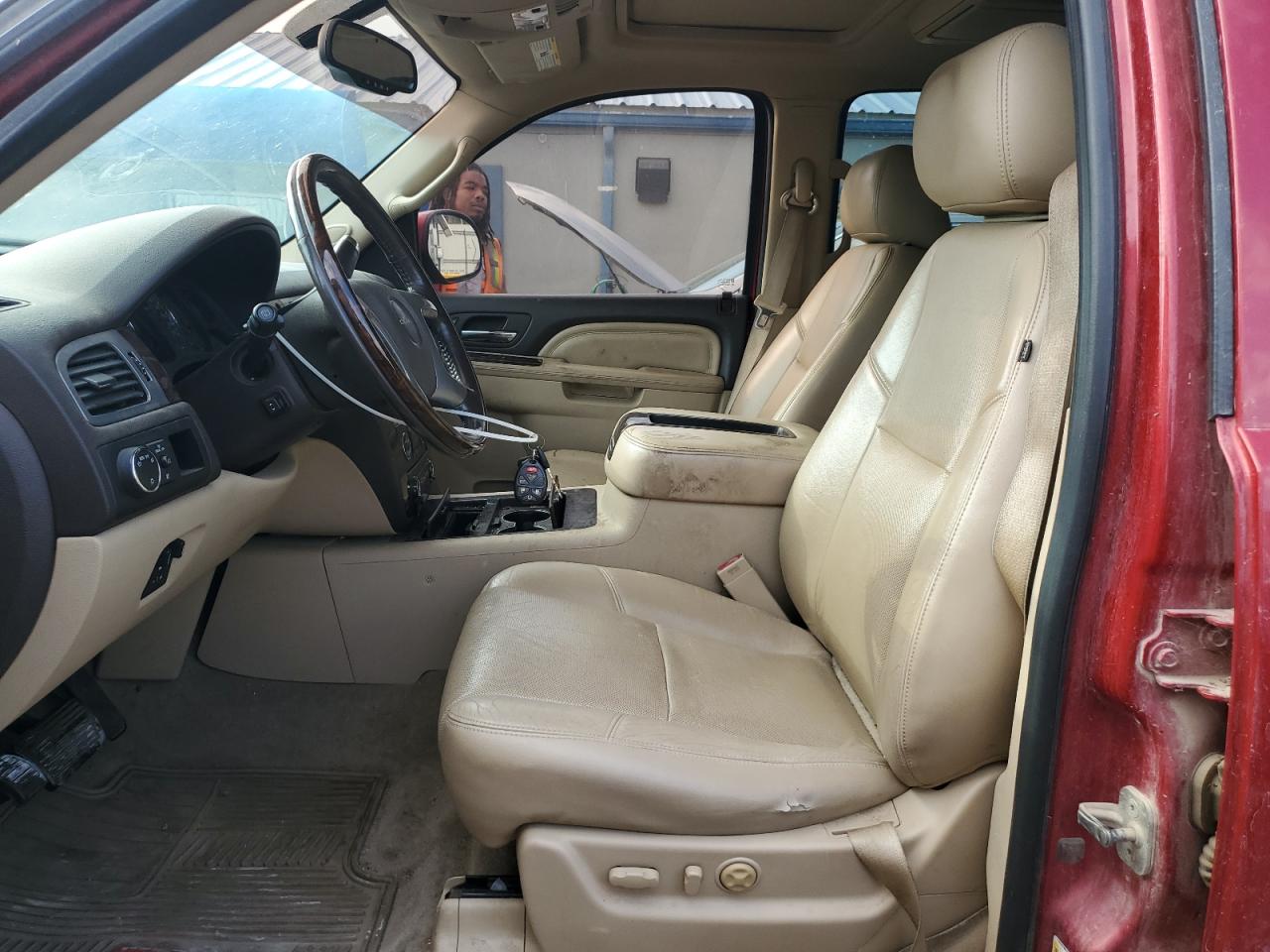 GMC Yukon Denali Image 13