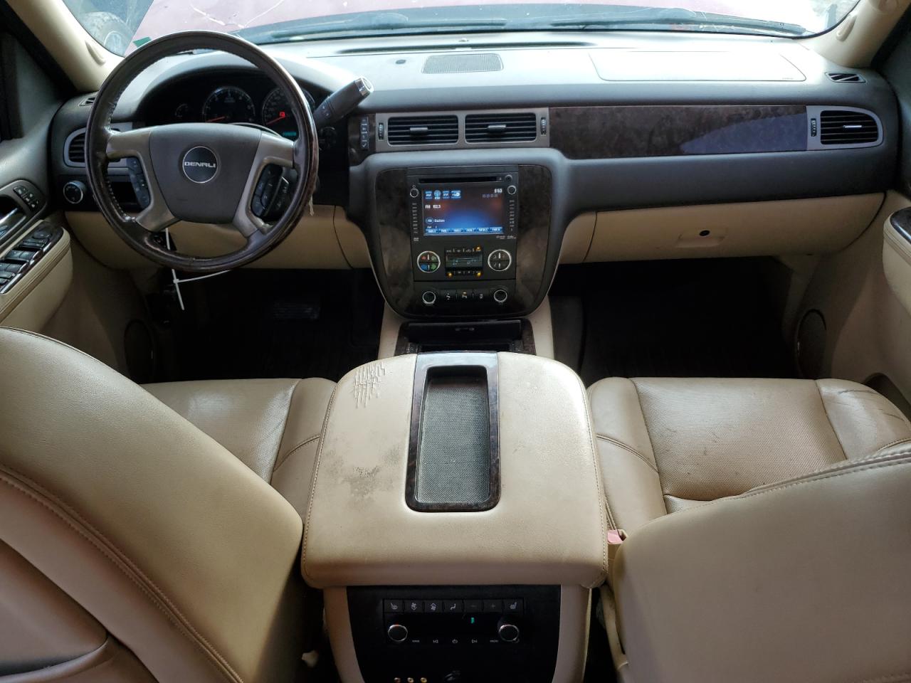 GMC Yukon Denali Image 8