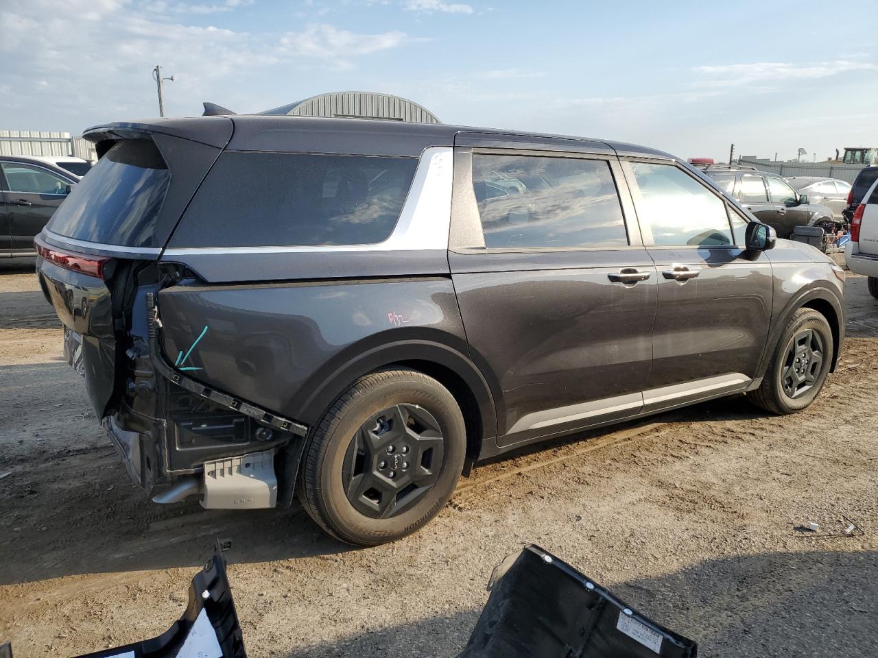 Kia Carnival Lx Image 8