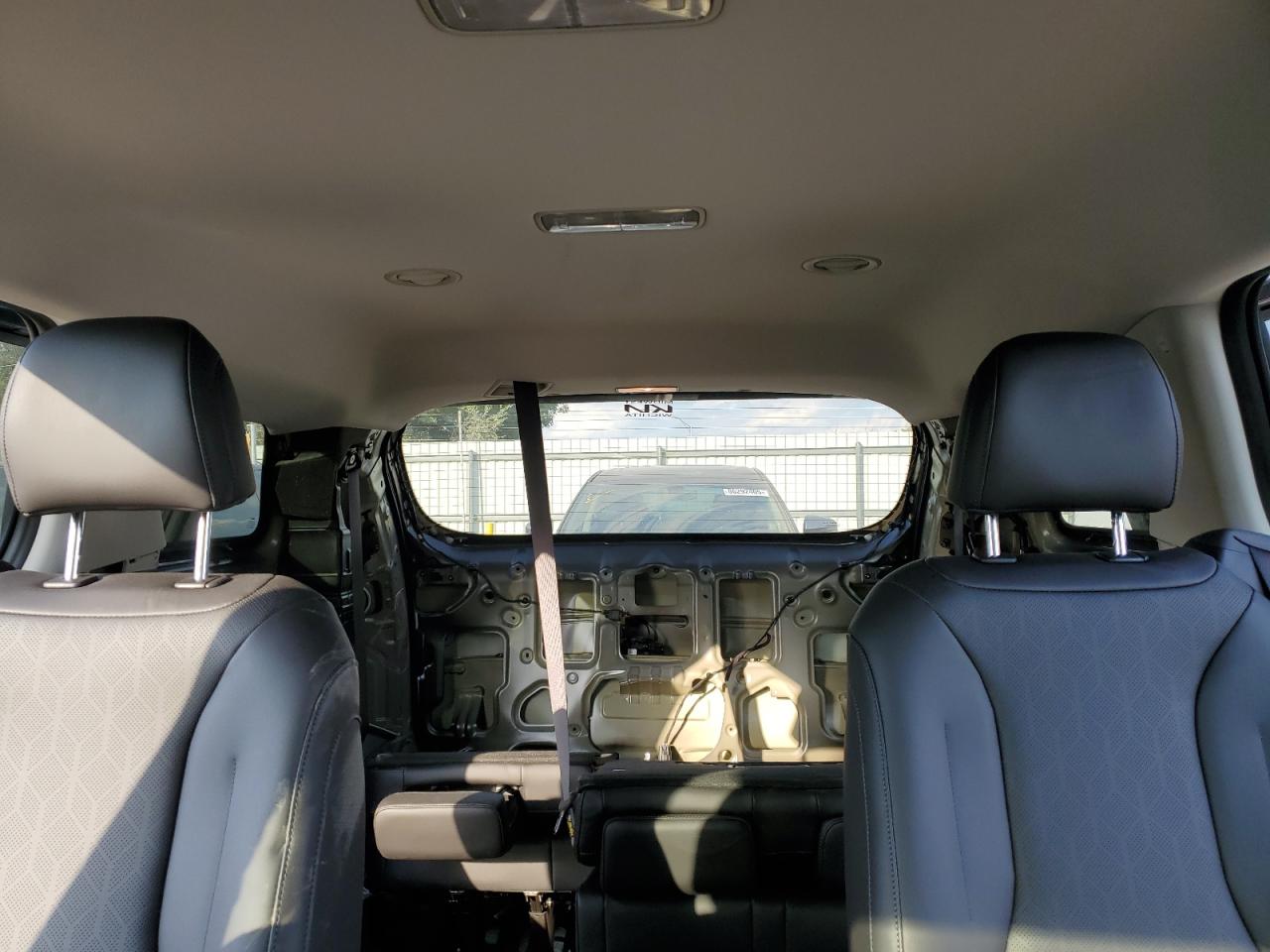 Kia Carnival Lx Image 12