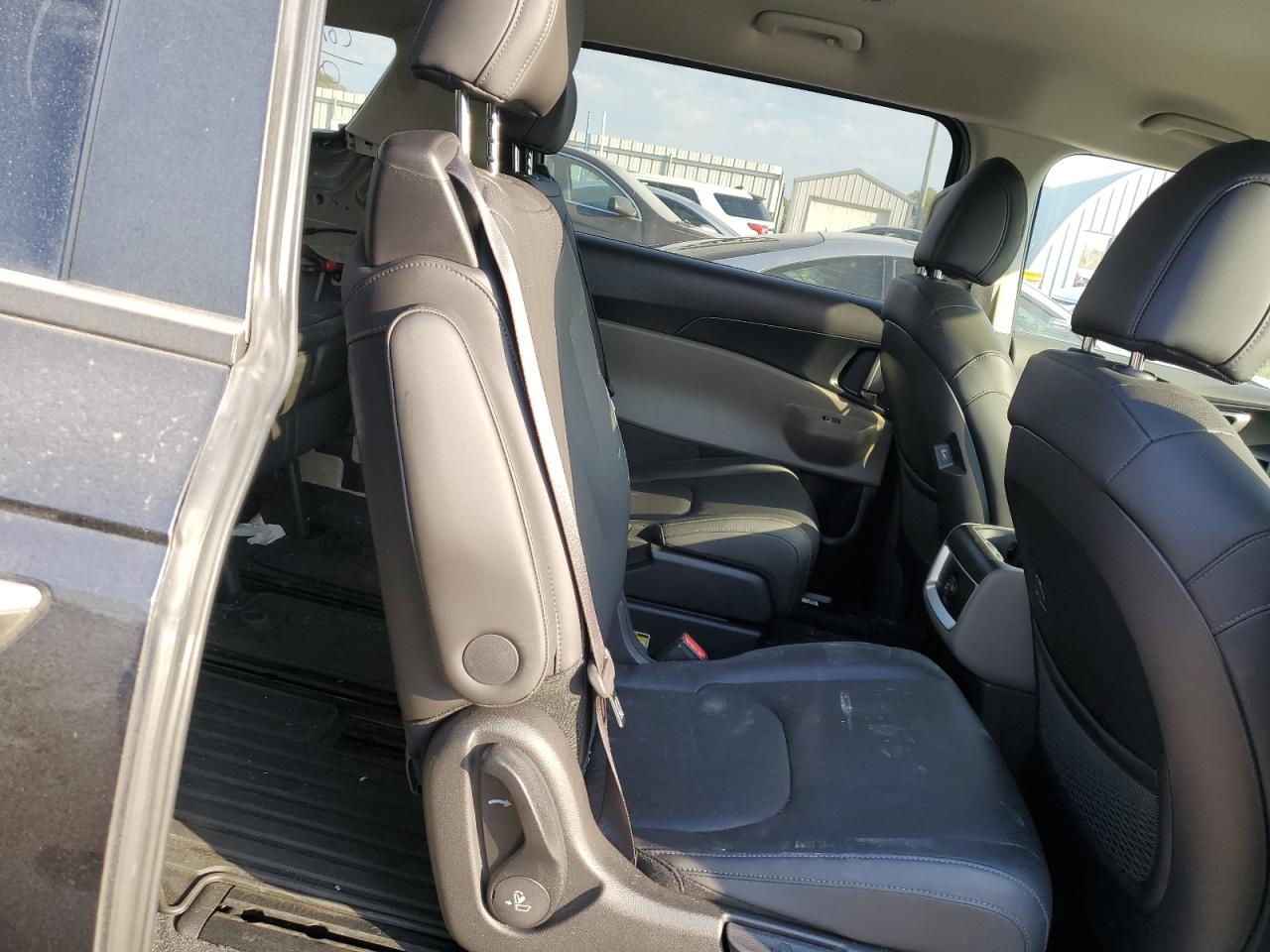 Kia Carnival Lx Image 10