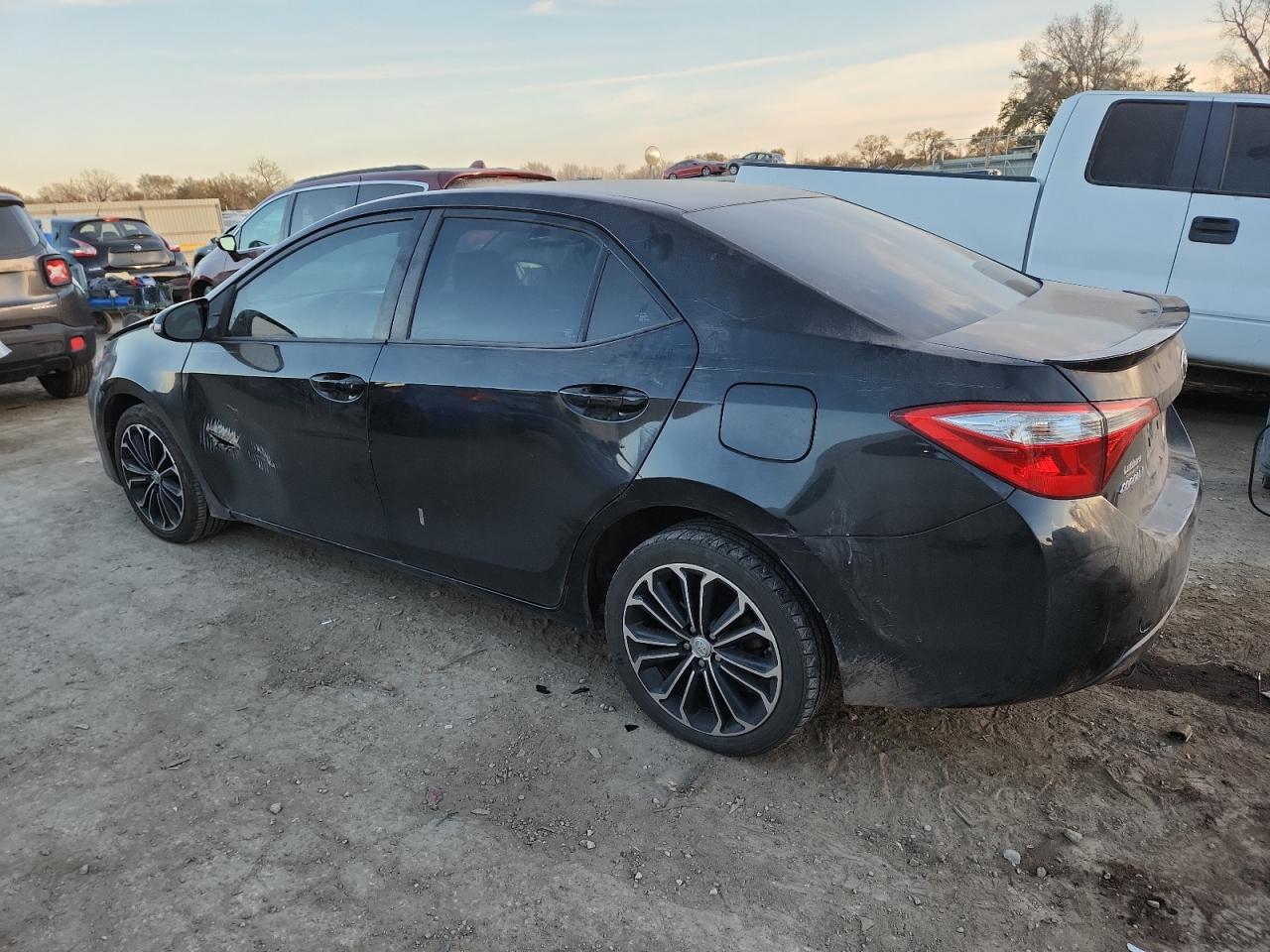 Toyota Corolla L Image 3