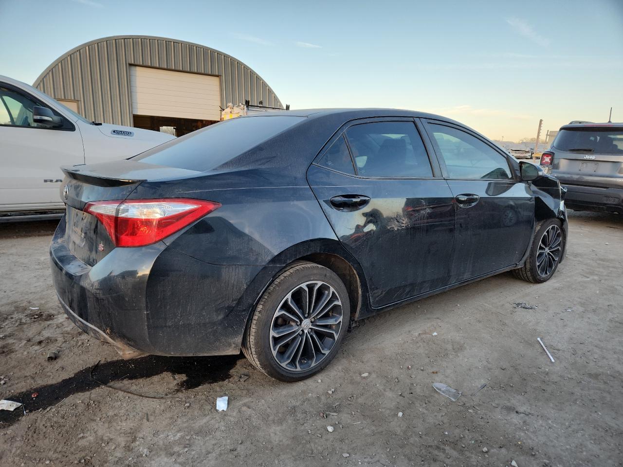 Toyota Corolla L Image 10