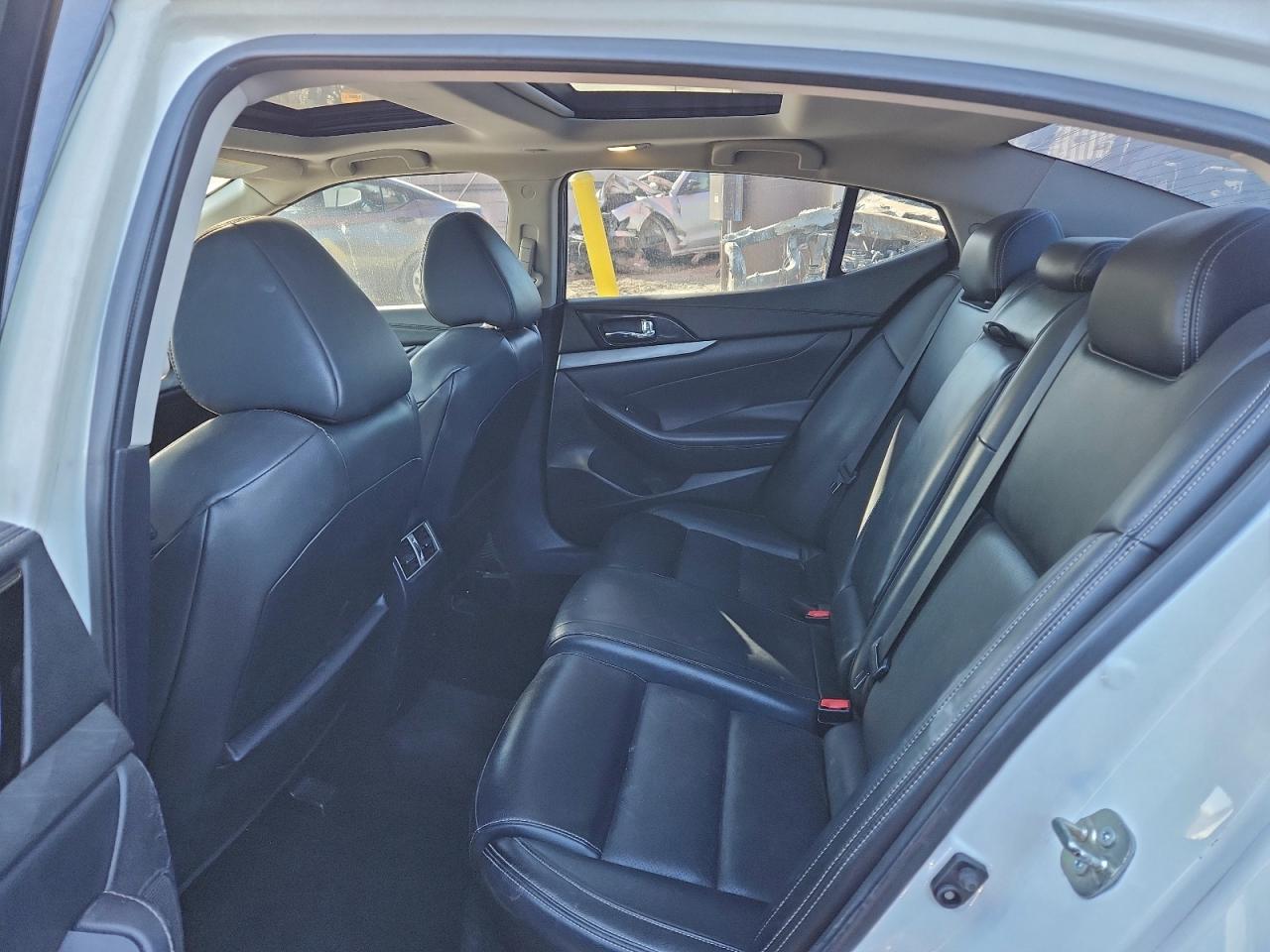 Nissan Maxima 3.5s Image 10