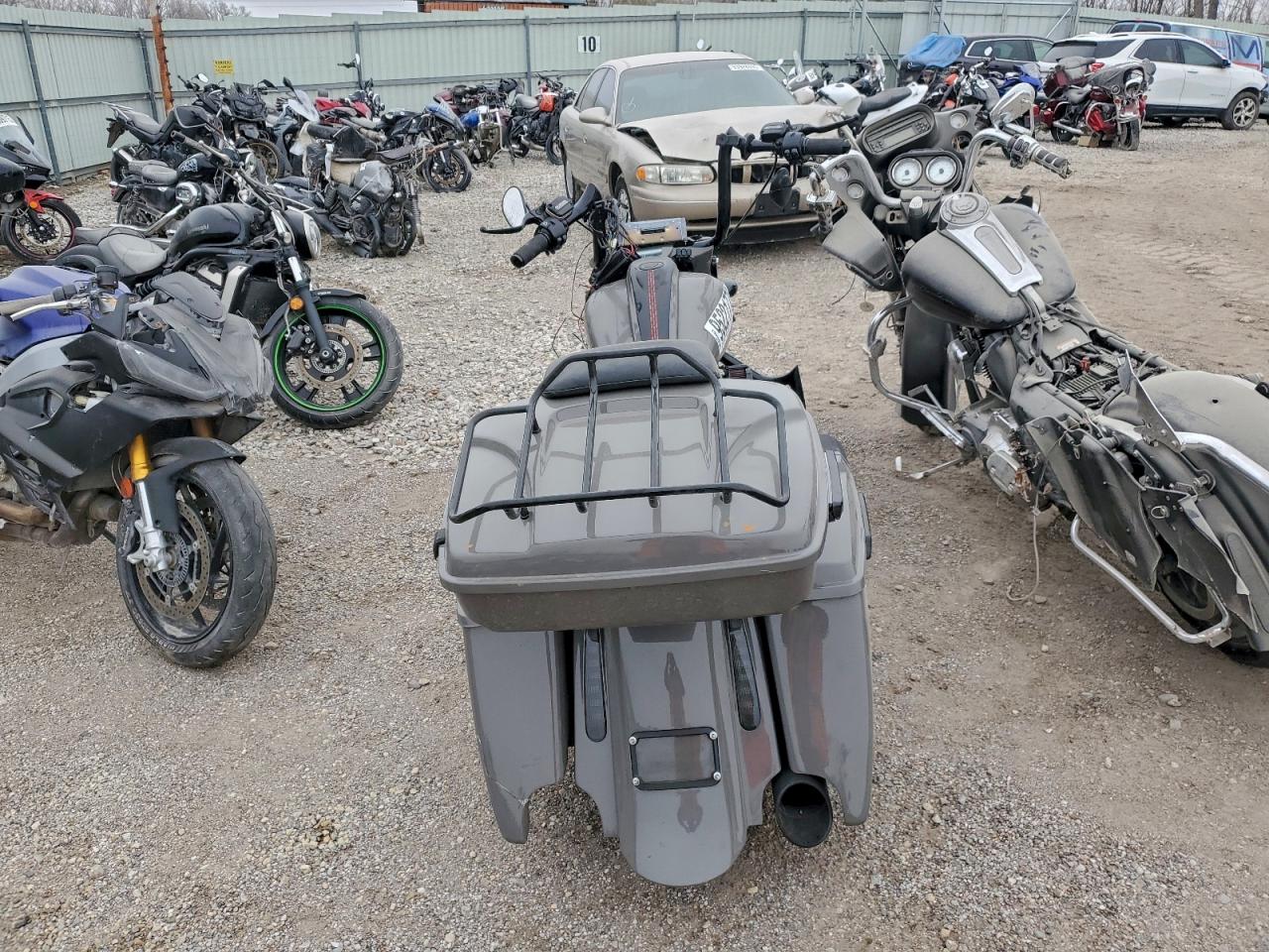 Harley-Davidson Fl Image 2