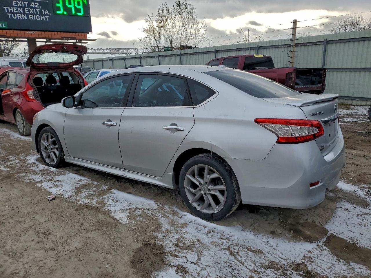 Nissan Sentra S Image 2