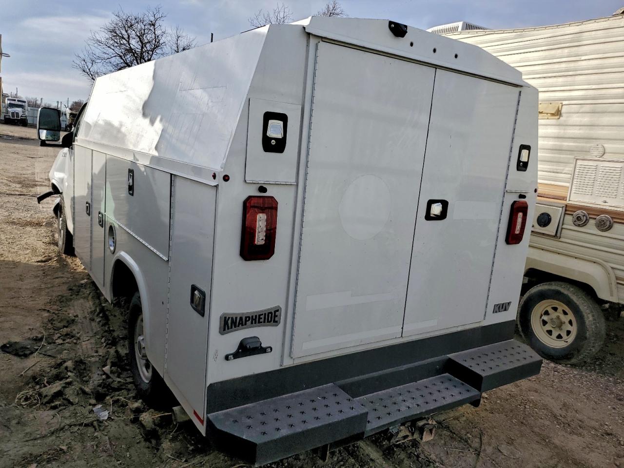 GMC Savana Cutaway G3500 Image 9